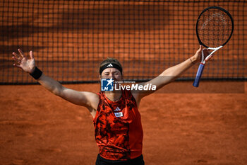 2023-06-08 - Karolina MUCHOVA of Czech Republic celebrates his victory during the twelfth day of Roland-Garros 2023, Grand Slam tennis tournament, on June 08, 2023 at Roland-Garros stadium in Paris, France - TENNIS - ROLAND GARROS 2023 - WEEK 2 - INTERNATIONALS - TENNIS