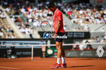 2023-06-09 - Novak DJOKOVIC of Serbia looks dejected during the thirteenth day of Roland-Garros 2023, Grand Slam tennis tournament, on June 09, 2023 at Roland-Garros stadium in Paris, France - TENNIS - ROLAND GARROS 2023 - WEEK 2 - INTERNATIONALS - TENNIS