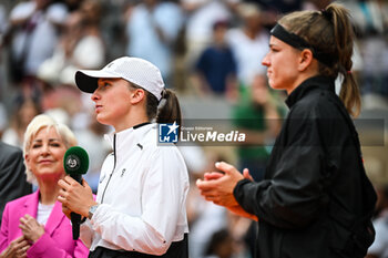 2023-06-10 - Iga SWIATEK of Poland and Karolina MUCHOVA of Czech Republic during the fourteenth day of Roland-Garros 2023, Grand Slam tennis tournament, on June 10, 2023 at Roland-Garros stadium in Paris, France - TENNIS - ROLAND GARROS 2023 - WEEK 2 - INTERNATIONALS - TENNIS