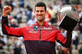 2023-06-11 - Novak DJOKOVIC of Serbia celebrates his victory with the trophy during the fifteenth day of Roland-Garros 2023, Grand Slam tennis tournament, on June 11, 2023 at Roland-Garros stadium in Paris, France - TENNIS - ROLAND GARROS 2023 - WEEK 2 - INTERNATIONALS - TENNIS