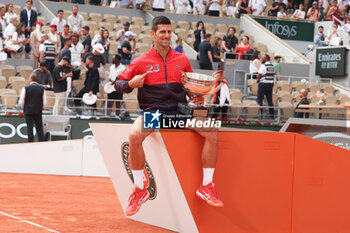 2023-06-11 - Winner Novak Djokovic of Serbia celebrates the trophy ceremony following the Men's Singles Final between Novak Djokovic of Serbia and Casper Ruud of Norway at the French Open 2023, Roland-Garros 2023, Grand Slam tennis tournament, on June 11, 2023 at Stade Roland-Garros in Paris, France - TENNIS - ROLAND GARROS 2023 - WEEK 2 - INTERNATIONALS - TENNIS