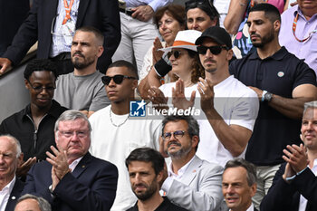 2023-06-11 - Zlatan Ibrahimovic and Kylian Mbappe during the French Open final, Grand Slam tennis tournament on June 11, 2023 at Roland Garros stadium in Paris, France. Photo Victor Joly / DPPI - TENNIS - ROLAND GARROS 2023 - WEEK 2 - INTERNATIONALS - TENNIS