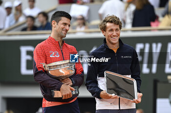 2023-06-11 - Novak Djokovic and Capser Ruud during the French Open final, Grand Slam tennis tournament on June 11, 2023 at Roland Garros stadium in Paris, France. Photo Victor Joly / DPPI - TENNIS - ROLAND GARROS 2023 - WEEK 2 - INTERNATIONALS - TENNIS