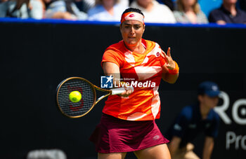 2023-06-27 - Ons Jabeur of Tunisia in action during the first round of the 2023 Rothesay International, WTA 500 tennis tournament on June 27, 2023 at Devonshire Park in Eastbourne, England - TENNIS - WTA - ROTHESAY INTERNATIONAL 2023 - INTERNATIONALS - TENNIS
