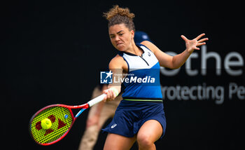 2023-06-27 - Jasmine Paolini of Italy in action during the first round of the 2023 Rothesay International, WTA 500 tennis tournament on June 27, 2023 at Devonshire Park in Eastbourne, England - TENNIS - WTA - ROTHESAY INTERNATIONAL 2023 - INTERNATIONALS - TENNIS