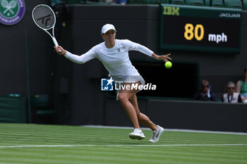 2023-07-03 - Iga Swiatek (Pol) during the 2023 Wimbledon Championships on July 3, 2023 at All England Lawn Tennis & Croquet Club in Wimbledon, England - TENNIS - WIMBLEDON 2023 - INTERNATIONALS - TENNIS