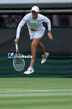 2023-07-03 - Iga Swiatek (Pol) during the 2023 Wimbledon Championships on July 3, 2023 at All England Lawn Tennis & Croquet Club in Wimbledon, England - TENNIS - WIMBLEDON 2023 - INTERNATIONALS - TENNIS