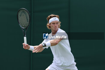 2023-07-03 - Andrey Rublev (Rus) during the 2023 Wimbledon Championships on July 3, 2023 at All England Lawn Tennis & Croquet Club in Wimbledon, England - TENNIS - WIMBLEDON 2023 - INTERNATIONALS - TENNIS