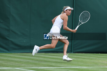 2023-07-03 - Elise Mertens (Bel) during the 2023 Wimbledon Championships on July 3, 2023 at All England Lawn Tennis & Croquet Club in Wimbledon, England - TENNIS - WIMBLEDON 2023 - INTERNATIONALS - TENNIS