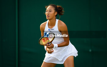 2023-07-03 - Qinwen Zheng of China during the 2023 Wimbledon Championships on July 3, 2023 at All England Lawn Tennis & Croquet Club in Wimbledon, England - TENNIS - WIMBLEDON 2023 - INTERNATIONALS - TENNIS