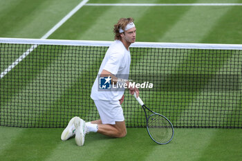2023-07-06 - Andrey Rublev (Rus) during the 2023 Wimbledon Championships on July 6, 2023 at All England Lawn Tennis & Croquet Club in Wimbledon, England - TENNIS - WIMBLEDON 2023 - INTERNATIONALS - TENNIS