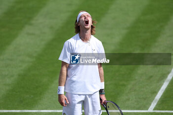 2023-07-06 - Andrey Rublev (Rus) during the 2023 Wimbledon Championships on July 6, 2023 at All England Lawn Tennis & Croquet Club in Wimbledon, England - TENNIS - WIMBLEDON 2023 - INTERNATIONALS - TENNIS