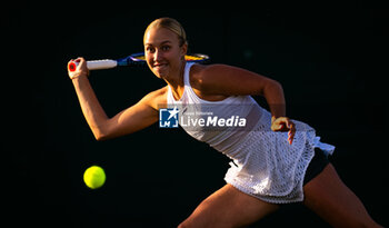 2023-07-06 - Anastasia Potapova of Russia in action during the second round of the 2023 Wimbledon Championships on July 6, 2023 at All England Lawn Tennis & Croquet Club in Wimbledon, England - TENNIS - WIMBLEDON 2023 - INTERNATIONALS - TENNIS