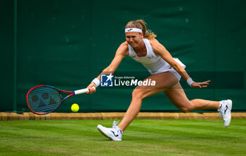 2023-07-06 - Marie Bouzkova of the Czech Republic in action in her second-round match at the 2023 Wimbledon Championships on July 6, 2023 at All England Lawn Tennis & Croquet Club in Wimbledon, England - TENNIS - WIMBLEDON 2023 - INTERNATIONALS - TENNIS