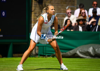 2023-07-06 - Anett Kontaveit of Estonia in action in her second-round match at the 2023 Wimbledon Championships on July 6, 2023 at All England Lawn Tennis & Croquet Club in Wimbledon, England - TENNIS - WIMBLEDON 2023 - INTERNATIONALS - TENNIS