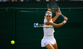 2023-07-06 - Karolina Muchova of the Czech Republic during the 2023 Wimbledon Championships on July 6, 2023 at All England Lawn Tennis & Croquet Club in Wimbledon, England - TENNIS - WIMBLEDON 2023 - INTERNATIONALS - TENNIS