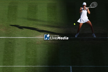 2023-07-07 - Iga Swiatek (Pol) during the 2023 Wimbledon Championships on July 7, 2023 at All England Lawn Tennis & Croquet Club in Wimbledon, England - TENNIS - WIMBLEDON 2023 - INTERNATIONALS - TENNIS
