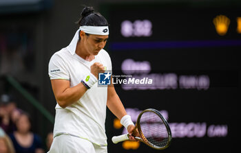 2023-07-08 - Ons Jabeur of Tunisia in action during the third round of the 2023 Wimbledon Championships on July 8, 2023 at All England Lawn Tennis & Croquet Club in Wimbledon, England - TENNIS - WIMBLEDON 2023 - INTERNATIONALS - TENNIS