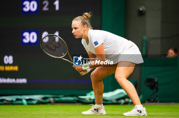 2023-07-08 - Anna Blinkova of Russia in action during the third round of the 2023 Wimbledon Championships on July 8, 2023 at All England Lawn Tennis & Croquet Club in Wimbledon, England - TENNIS - WIMBLEDON 2023 - INTERNATIONALS - TENNIS