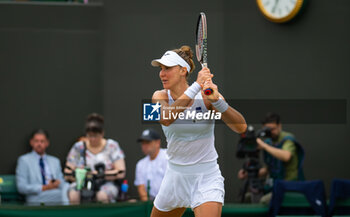 2023-07-08 - Beatriz Haddad Maia of Brazil in action during the third round of the 2023 Wimbledon Championships on July 8, 2023 at All England Lawn Tennis & Croquet Club in Wimbledon, England - TENNIS - WIMBLEDON 2023 - INTERNATIONALS - TENNIS