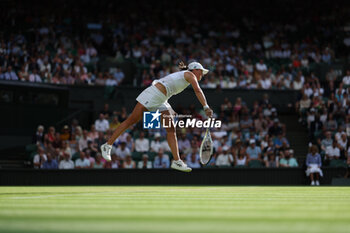 2023-07-09 - Iga Swiatek (Pol) during the 2023 Wimbledon Championships on July 9, 2023 at All England Lawn Tennis & Croquet Club in Wimbledon, England - TENNIS - WIMBLEDON 2023 - INTERNATIONALS - TENNIS