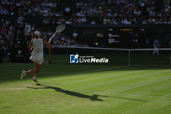 2023-07-09 - Iga Swiatek (Pol) during the 2023 Wimbledon Championships on July 9, 2023 at All England Lawn Tennis & Croquet Club in Wimbledon, England - TENNIS - WIMBLEDON 2023 - INTERNATIONALS - TENNIS