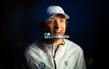 2023-07-09 - Iga Swiatek of Poland talks to the media after the fourth round of the 2023 Wimbledon Championships on July 9, 2023 at All England Lawn Tennis & Croquet Club in Wimbledon, England - TENNIS - WIMBLEDON 2023 - INTERNATIONALS - TENNIS