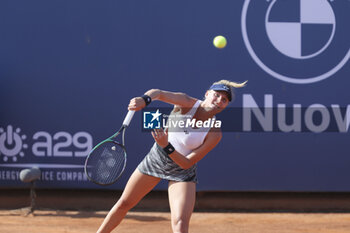 2023-07-20 - Dayana Yastremska serves at the Palermo Open Ladies WTA 250 - WTA 250 PALERMO LADIES OPEN - INTERNATIONALS - TENNIS