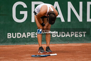 2023-07-17 - Elina Avanesyan (RUS) exhausted after win the first day main draw match of WTA250 Hungarian Gran Prix Tennis on July 17th, 2023 at Romai Teniszakademia , Budapest, Hungary - WTA 250 - HUNGARIAN GRAND PRIX - INTERNATIONALS - TENNIS