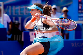 2023-07-20 - Alizé Cornet of France in action against Clara Tauson of Denmark during the Hopman Cup 2023, ITF World Mixed Team Championships on July 20, 2023 at Nice Lawn Tennis Club in Nice, France - TENNIS - HOPMAN CUP 2023 - INTERNATIONALS - TENNIS