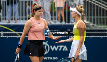 2023-08-07 - Marketa Vondrousova of the Czech Republic & Karolina Muchova of the Czech Republic in action during the first round of doubles at the 2023 Omnium Banque Nationale, WTA 1000 tennis tournament on August 7, 2023 in Montreal, Canada - TENNIS - WTA - OMNIUM BANQUE NATIONALE 2023 - INTERNATIONALS - TENNIS