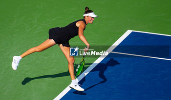 2023-08-09 - Jennifer Brady of the United States in action against Elena Rybakina of Kazakhstan during the second round of the 2023 Omnium Banque Nationale, WTA 1000 tennis tournament on August 9, 2023 in Montreal, Canada - TENNIS - WTA - OMNIUM BANQUE NATIONALE 2023 - INTERNATIONALS - TENNIS