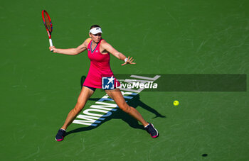 2023-08-09 - Elena Rybakina of Kazakhstan in action against Jennifer Brady of the United States during the second round of the 2023 Omnium Banque Nationale, WTA 1000 tennis tournament on August 9, 2023 in Montreal, Canada - TENNIS - WTA - OMNIUM BANQUE NATIONALE 2023 - INTERNATIONALS - TENNIS