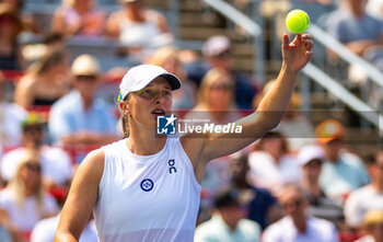 2023-08-09 - Iga Swiatek of Poland in action against Karolina Pliskova of the Czech Republic during the second round of the 2023 Omnium Banque Nationale, WTA 1000 tennis tournament on August 9, 2023 in Montreal, Canada - TENNIS - WTA - OMNIUM BANQUE NATIONALE 2023 - INTERNATIONALS - TENNIS