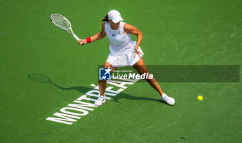 2023-08-09 - Iga Swiatek of Poland in action against Karolina Pliskova of the Czech Republic during the second round of the 2023 Omnium Banque Nationale, WTA 1000 tennis tournament on August 9, 2023 in Montreal, Canada - TENNIS - WTA - OMNIUM BANQUE NATIONALE 2023 - INTERNATIONALS - TENNIS