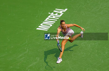 2023-08-09 - Karolina Pliskova of the Czech Republic in action against Iga Swiatek of Poland during the second round of the 2023 Omnium Banque Nationale, WTA 1000 tennis tournament on August 9, 2023 in Montreal, Canada - TENNIS - WTA - OMNIUM BANQUE NATIONALE 2023 - INTERNATIONALS - TENNIS