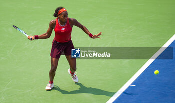 2023-08-09 - Coco Gauff of the United States in action against Katie Boulter of Great Britain during the second round of the 2023 Omnium Banque Nationale, WTA 1000 tennis tournament on August 9, 2023 in Montreal, Canada - TENNIS - WTA - OMNIUM BANQUE NATIONALE 2023 - INTERNATIONALS - TENNIS