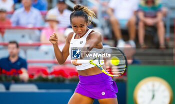 2023-08-09 - Leylah Fernandez of Canada in action against Beatriz Haddad Maia of Brazil during the second round of the 2023 Omnium Banque Nationale, WTA 1000 tennis tournament on August 9, 2023 in Montreal, Canada - TENNIS - WTA - OMNIUM BANQUE NATIONALE 2023 - INTERNATIONALS - TENNIS