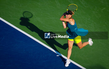 2023-08-09 - Caroline Wozniacki of Denmark in action against Marketa Vondrousova of the Czech Republic during the second round of the 2023 Omnium Banque Nationale, WTA 1000 tennis tournament on August 9, 2023 in Montreal, Canada - TENNIS - WTA - OMNIUM BANQUE NATIONALE 2023 - INTERNATIONALS - TENNIS