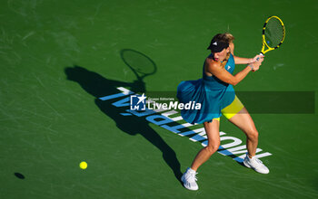 2023-08-09 - Caroline Wozniacki of Denmark in action against Marketa Vondrousova of the Czech Republic during the second round of the 2023 Omnium Banque Nationale, WTA 1000 tennis tournament on August 9, 2023 in Montreal, Canada - TENNIS - WTA - OMNIUM BANQUE NATIONALE 2023 - INTERNATIONALS - TENNIS