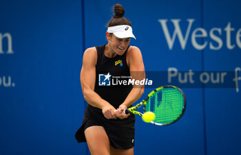 2023-08-15 - Jennifer Brady of the United States in action during the first round of the 2023 Western & Southern Open, WTA 1000 tennis tournament on August 15, 2023 in Cincinnati, United States - TENNIS - WTA - WESTERN & SOUTHERN OPEN 2023 - INTERNATIONALS - TENNIS