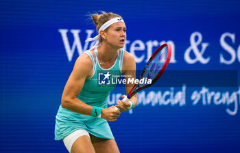 2023-08-17 - Marie Bouzkova of the Czech Republic in action during the third round of the 2023 Western & Southern Open, WTA 1000 tennis tournament on August 17, 2023 in Cincinnati, United States - TENNIS - WTA - WESTERN & SOUTHERN OPEN 2023 - INTERNATIONALS - TENNIS