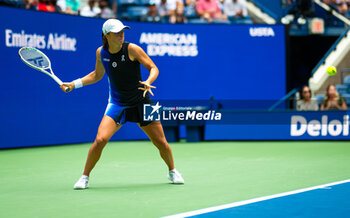 2023-08-28 - Iga Swiatek of Poland in action during the first round of the 2023 US Open Tennis Championships, Grand Slam tennis tournament on August 28, 2023 at USTA National Tennis Center in New York, United States - TENNIS - US OPEN 2023 - INTERNATIONALS - TENNIS