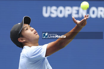 2023-08-28 - Learner Tien of USA in action during day 1 of the 2023 US Open Tennis Championships, Grand Slam tennis tournament on August 28, 2023 at USTA Billie Jean King National Tennis Center in New York, United States - TENNIS - US OPEN 2023 - INTERNATIONALS - TENNIS