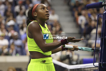 2023-08-28 - Coco Gauff of USA argues with the umpire during day 1 of the 2023 US Open Tennis Championships, Grand Slam tennis tournament on August 28, 2023 at USTA Billie Jean King National Tennis Center in New York, United States - TENNIS - US OPEN 2023 - INTERNATIONALS - TENNIS