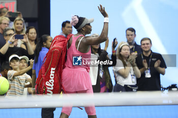 2023-08-29 - Venus Wiliams of USA salutes the fans after her first round defeaat during day 2 of the 2023 US Open Tennis Championships, Grand Slam tennis tournament on August 29, 2023 at USTA Billie Jean King National Tennis Center in New York, United States - TENNIS - US OPEN 2023 - INTERNATIONALS - TENNIS