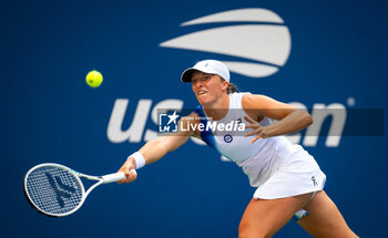 2023-08-30 - Iga Swiatek of Poland in action during the second round of the 2023 US Open Tennis Championships, Grand Slam tennis tournament on August 30, 2023 at USTA National Tennis Center in New York, United States - TENNIS - US OPEN 2023 - INTERNATIONALS - TENNIS