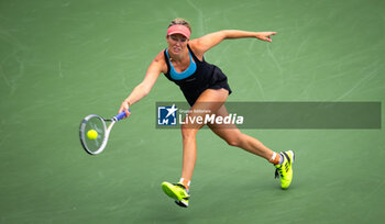 2023-08-30 - Danielle Collins of the United States in action during the second round of the 2023 US Open Tennis Championships, Grand Slam tennis tournament on August 30, 2023 at USTA National Tennis Center in New York, United States - TENNIS - US OPEN 2023 - INTERNATIONALS - TENNIS