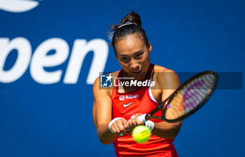 2023-08-31 - Qinwen Zheng of China during the second round of the 2023 US Open Grand Slam tennis tournament - TENNIS - US OPEN 2023 - INTERNATIONALS - TENNIS