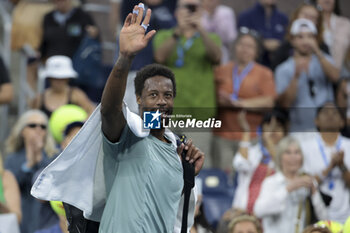2023-08-31 - Gael Monfils of France salutes the fans after his match during day 4 of the 2023 US Open Tennis Championships, Grand Slam tennis tournament on August 31, 2023 at USTA Billie Jean King National Tennis Center in New York, United States - TENNIS - US OPEN 2023 - INTERNATIONALS - TENNIS